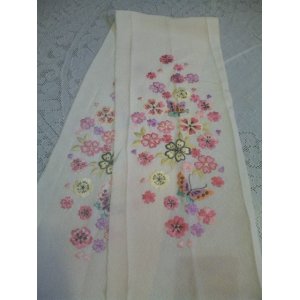 画像: 桜と蝶の刺繍襟