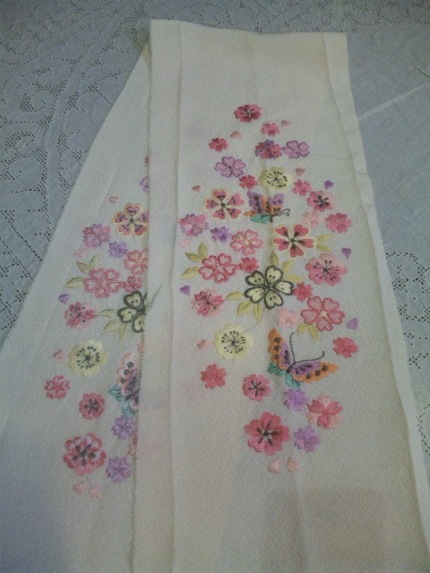 画像1: 桜と蝶の刺繍襟