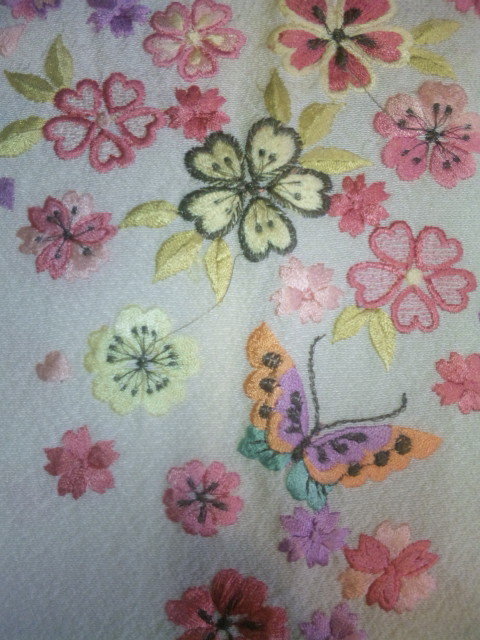 画像: 桜と蝶の刺繍襟
