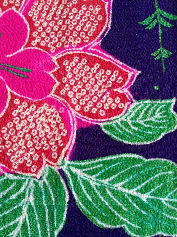 画像: 紫地にショッキングピンクの花  縮緬