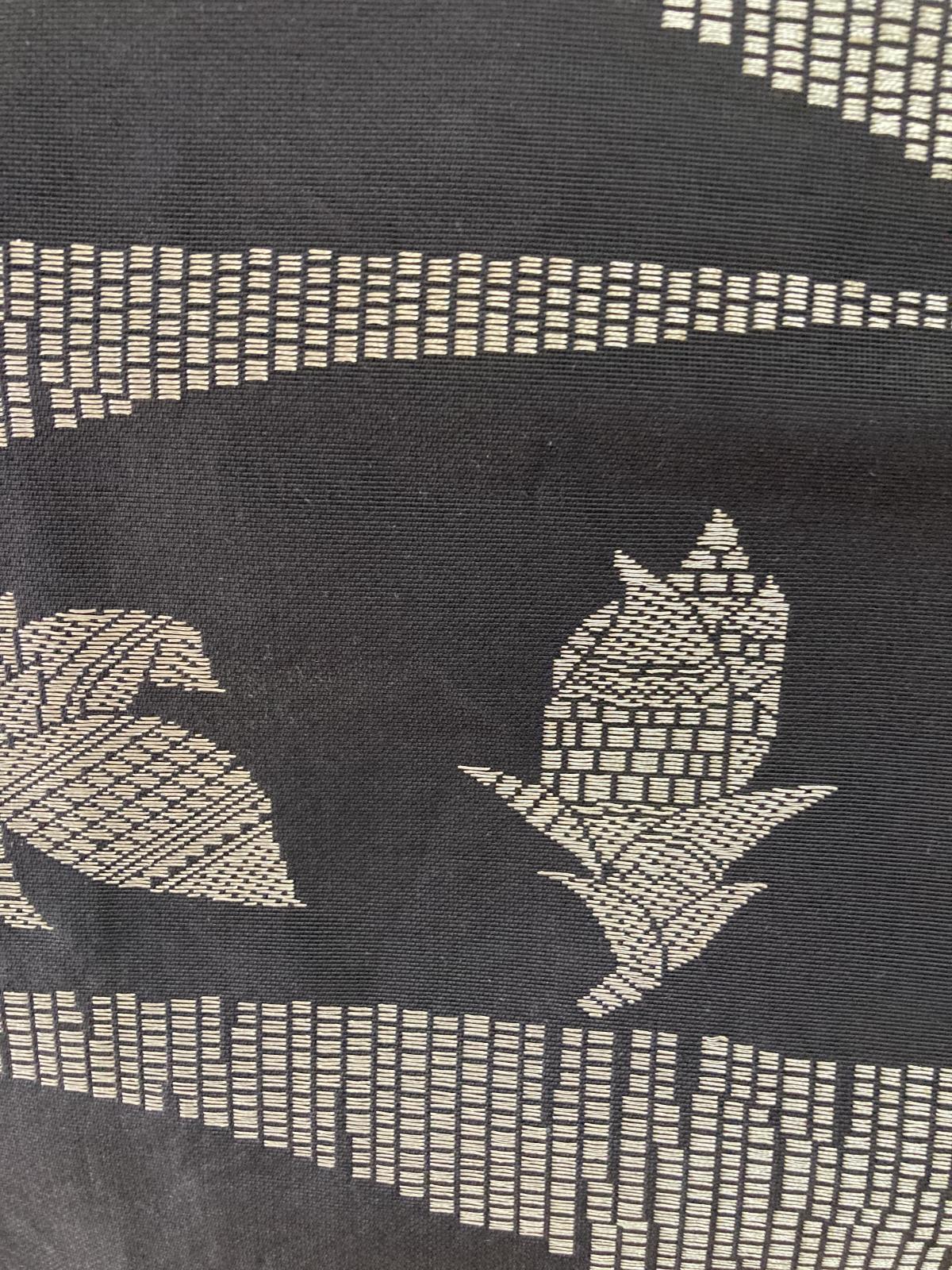 画像: 黒地にシルバーの植物柄ひとえ帯