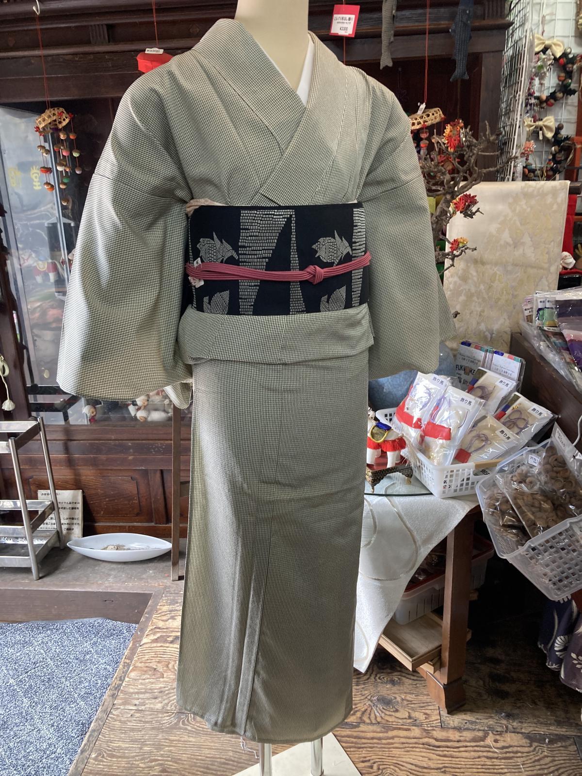 画像: 黒地にシルバーの植物柄ひとえ帯